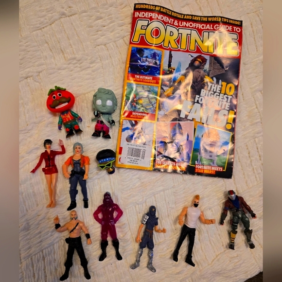 Lot Of Fortnite Figures And Book Some Funko - Picture 1 of 6